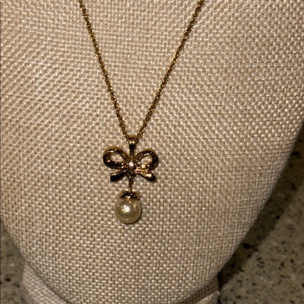 Gold Bow Pendant Necklace with Pearl